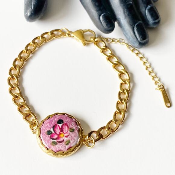 NEW Gold Vintage Style Floral Bracelet - Picture 3 of 7